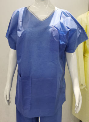 L'ospedale di SMS eliminabile sfrega i vestiti con colore blu delle brevi maniche